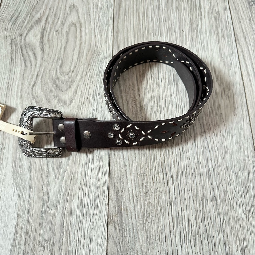 Shyanne women's studded leather belt, size L, brown buckle